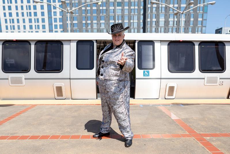 Elvis Herselvis in front of a BART train